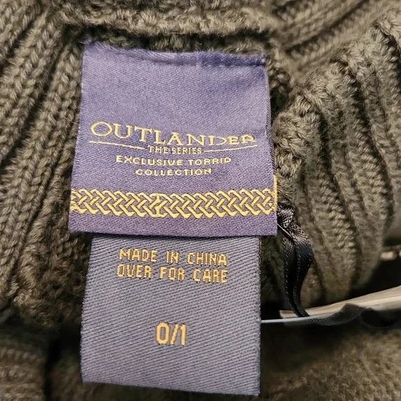 Torrid Outlander Dark Green Cable Knit Cape - Picture 3 of 4